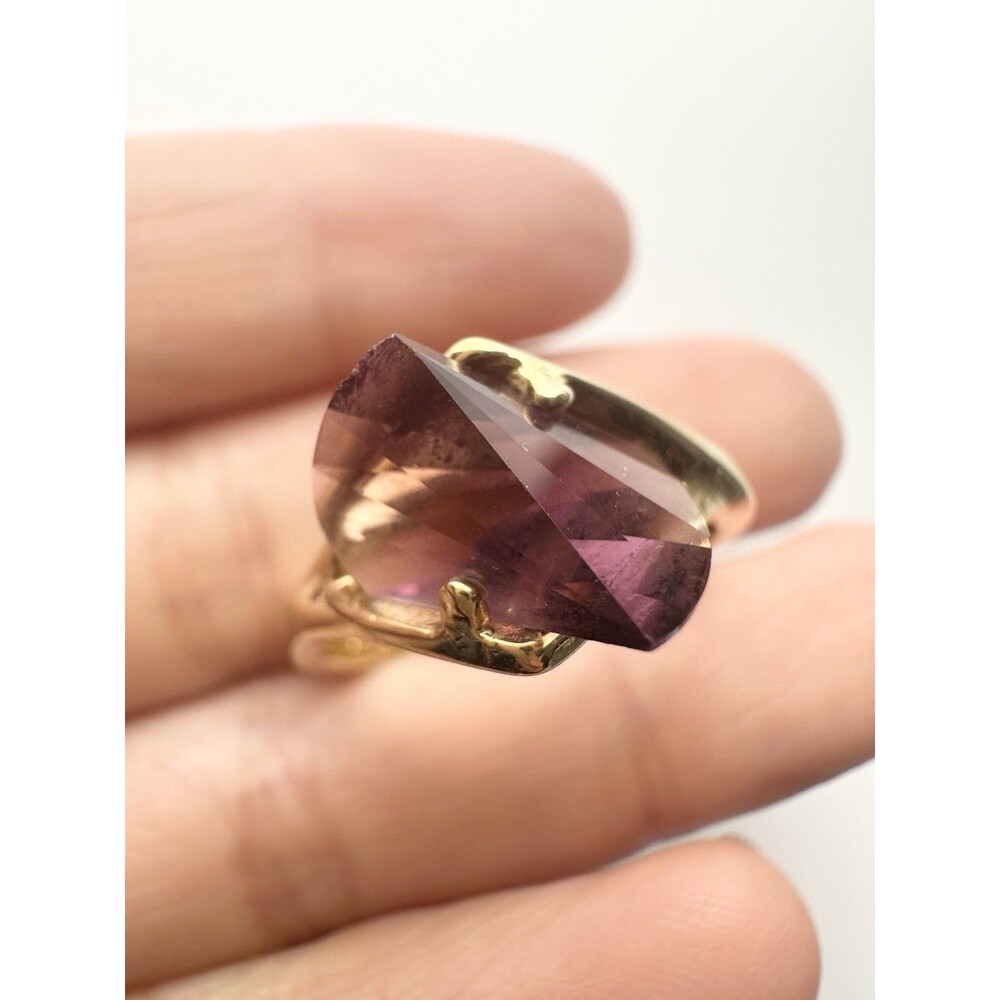 Vintage Size 8 Ring Austrian Purple Crystal 18KGE Gold Electroplated Jewelry